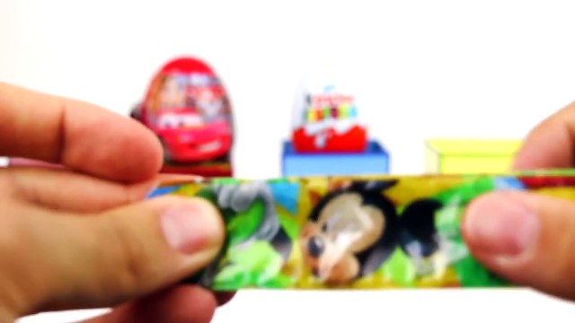 Oua cu surprize Kinder Surprise si jucarii Play Doh peppa pig mickey mouse spongebob