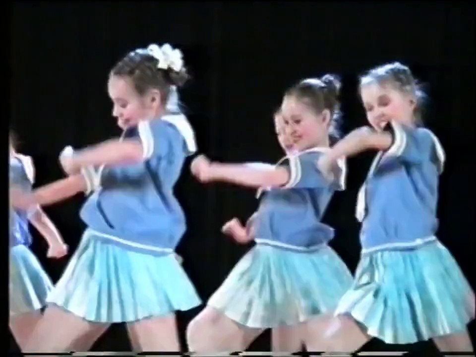 Дети танцуют Матросский Танец / Children dance...