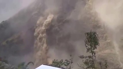 Massive hills down - Earthquake Nepal