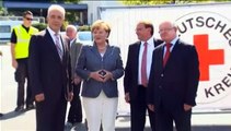 Merkel se fait huer par des militants d'extrême droite lors d'une visite de réfugiés