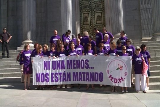 Protesta contra violencia machista en el Congreso