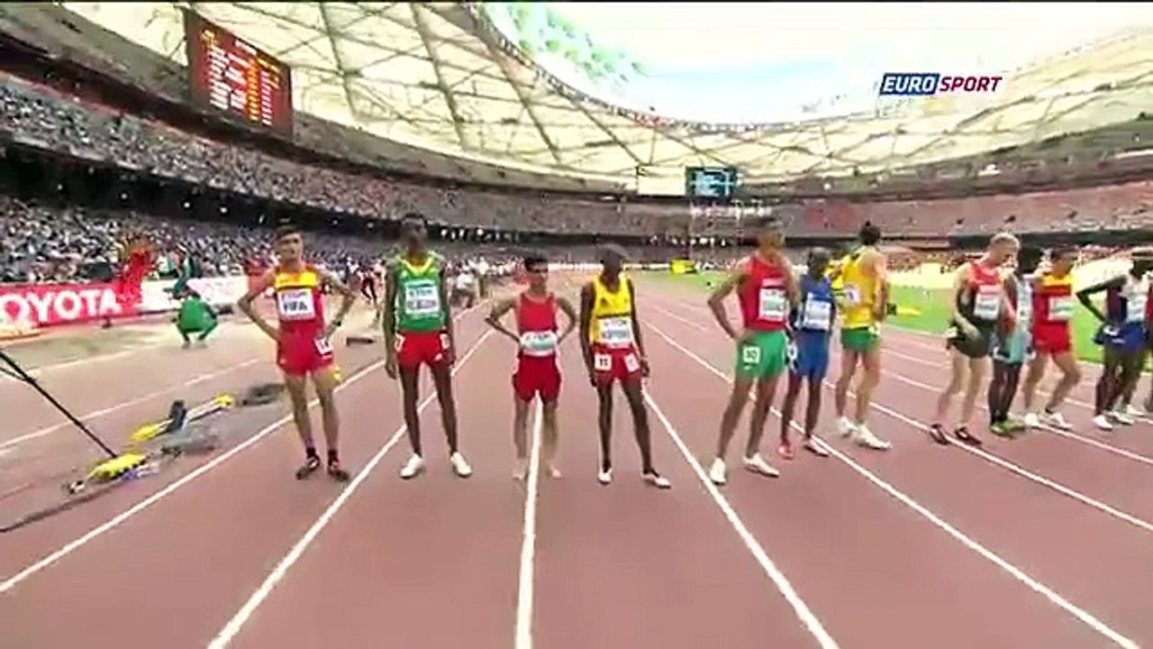Mundial de Atletismo 2015: atleta sorprendió al correr descalzo (VIDEO)