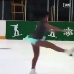 Battle de patinage artistique. Attention ça ne rigole pas