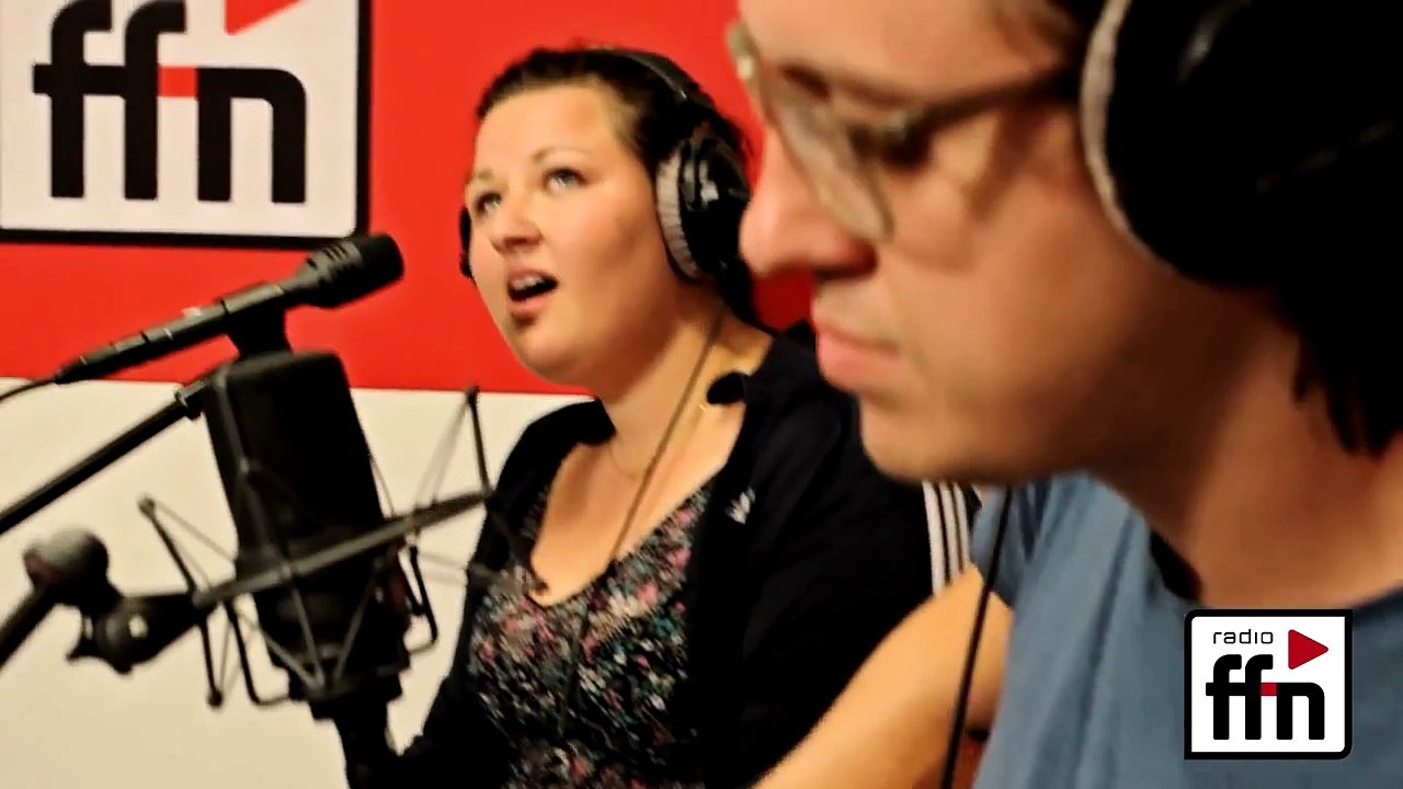 Anna Naklab - Supergirl [live@] acoustic