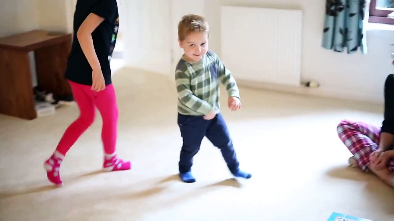 Orla and Conor dance to Uptown Funk