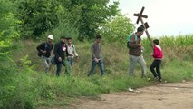 Tensão aumenta em centro de migrantes na Hungria