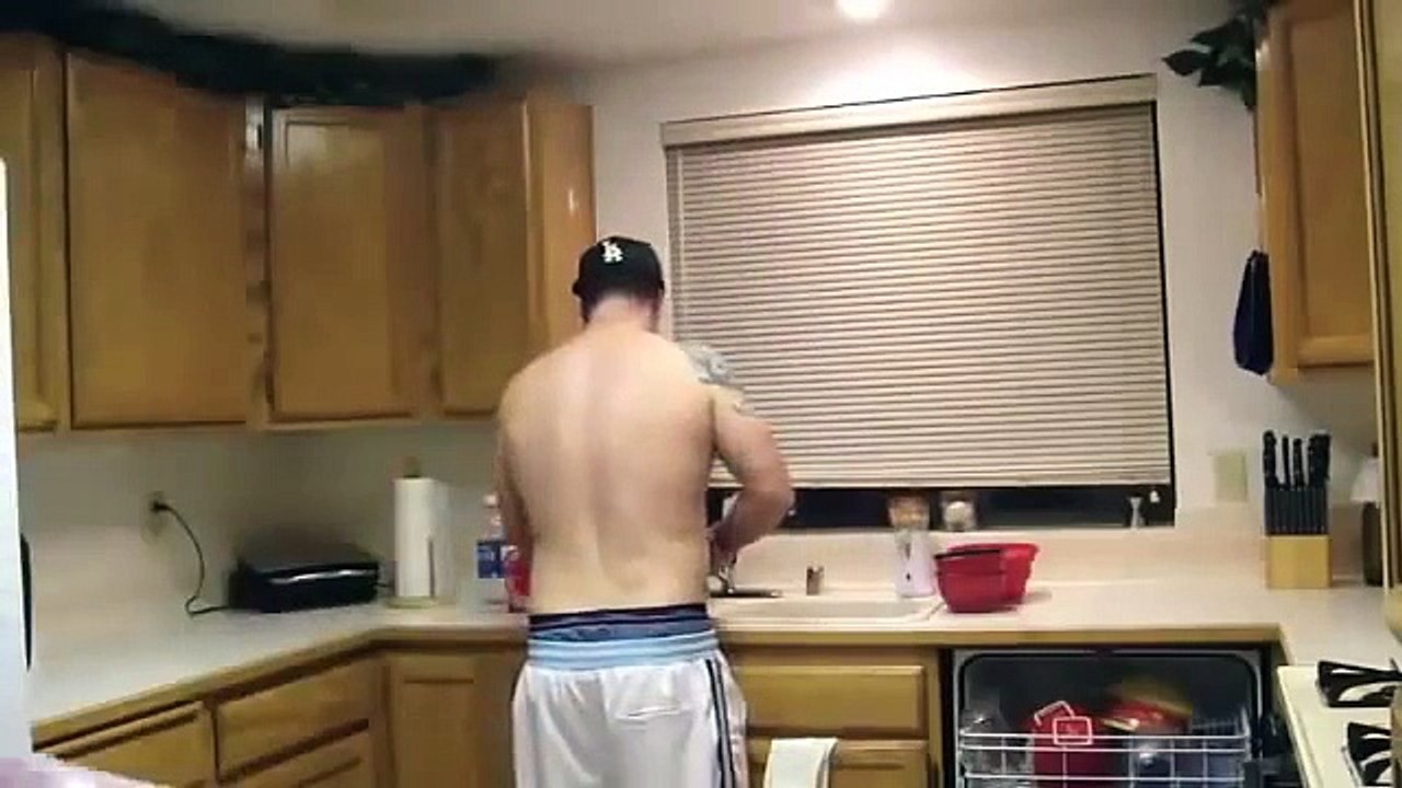 Bizde Bir Kadın Bu Şakayı Yapmış Olsa Vay Onun Haline