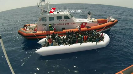 Itália resgata mais 120 migrantes no Mediterrâneo