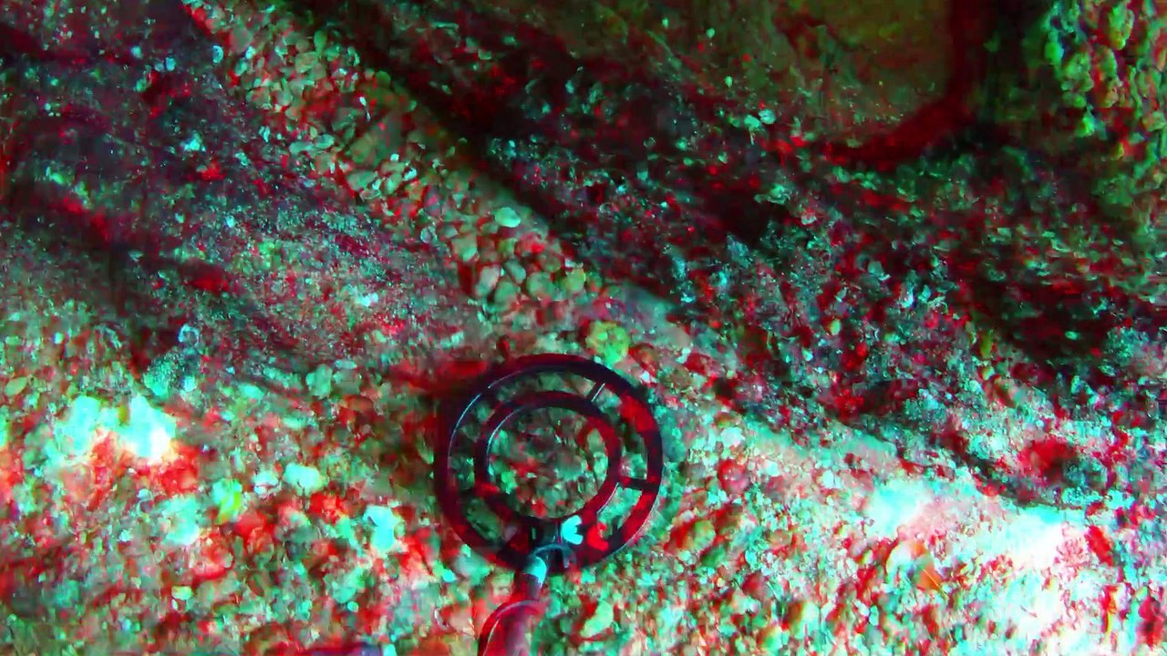 Vídeos 3D, visão dupla, tridimensional, óculos 3D, passeio nas areias dos mares de Ubatuba, SP, Brasil