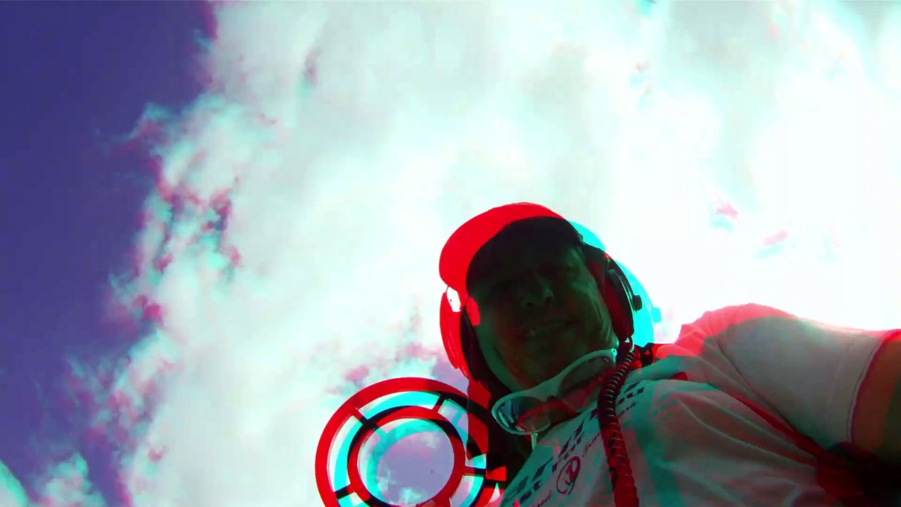 Vídeos 3D, visão dupla, tridimensional, óculos 3D, passeio nas areias dos mares de Ubatuba, SP, Brasil