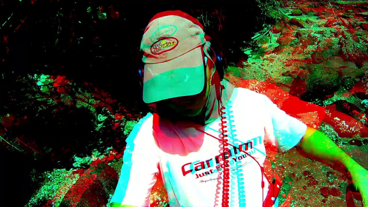 Vídeos 3D, visão dupla, tridimensional, óculos 3D, passeio nas areias dos mares de Ubatuba, SP, Brasil