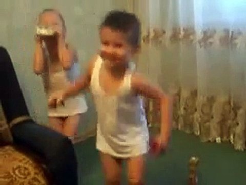 Смешное видео Дети танцуют 2015 Funny videos Children dance,very funny 2015