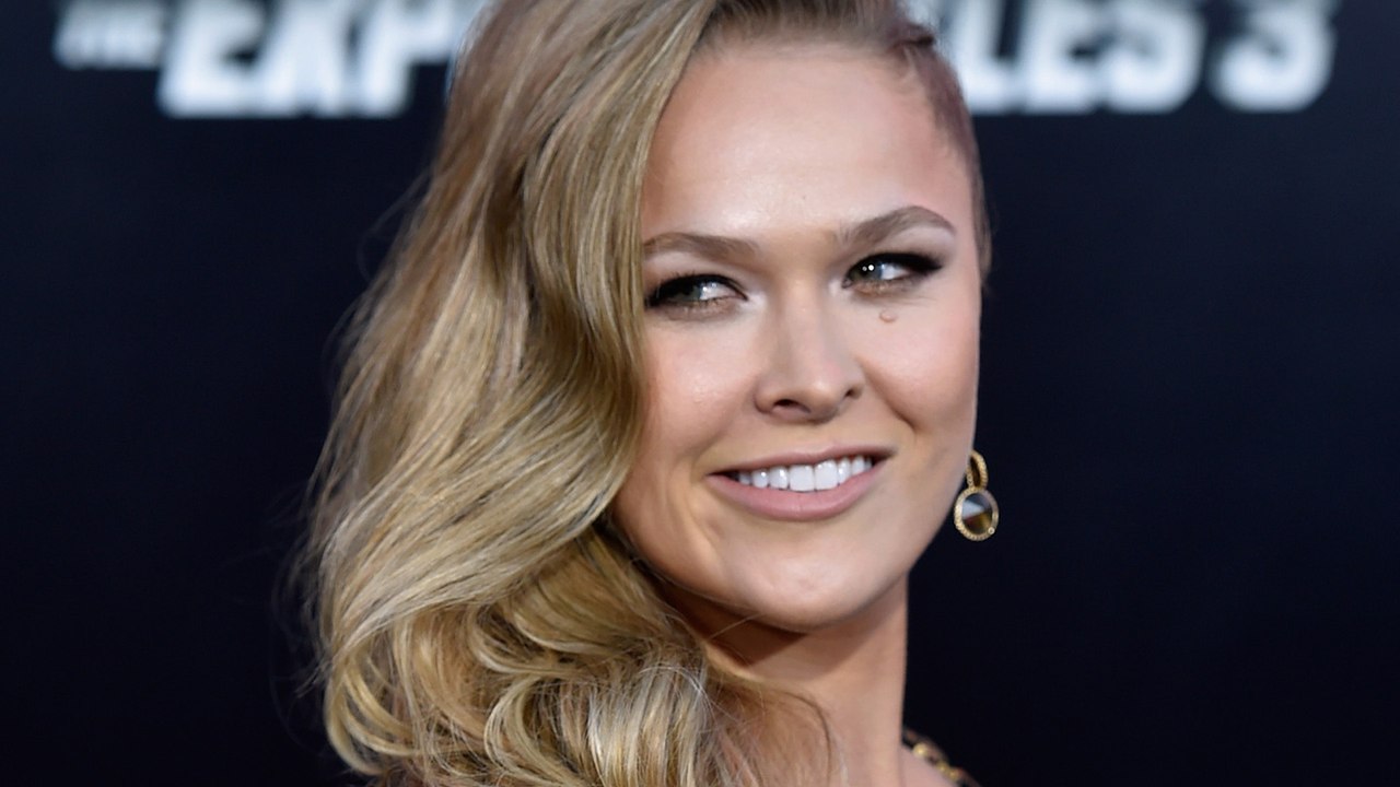 Ronda Rousey Makes Fun of Floyd Mayweather's Reading and Writing Skills