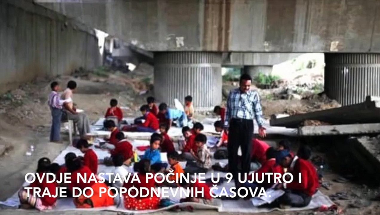 Škola ispod mosta u Indiji