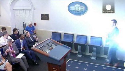 البيت الأبيض يعيد طرح النقاش حول حرية تداول الأسلحة النارية في البلاد