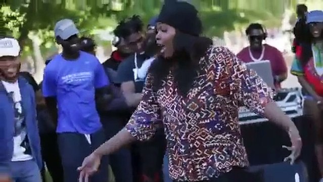 Cette fille est l'équivalent d'eminem... Mais en fille! Talent énorme