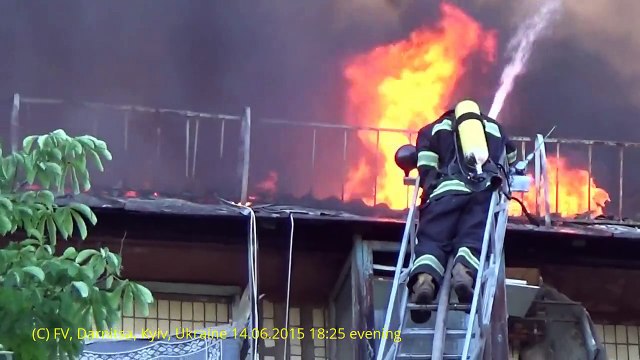 Дым! Жар! Горит Жилой Дом На Дарнице Киев, Украина