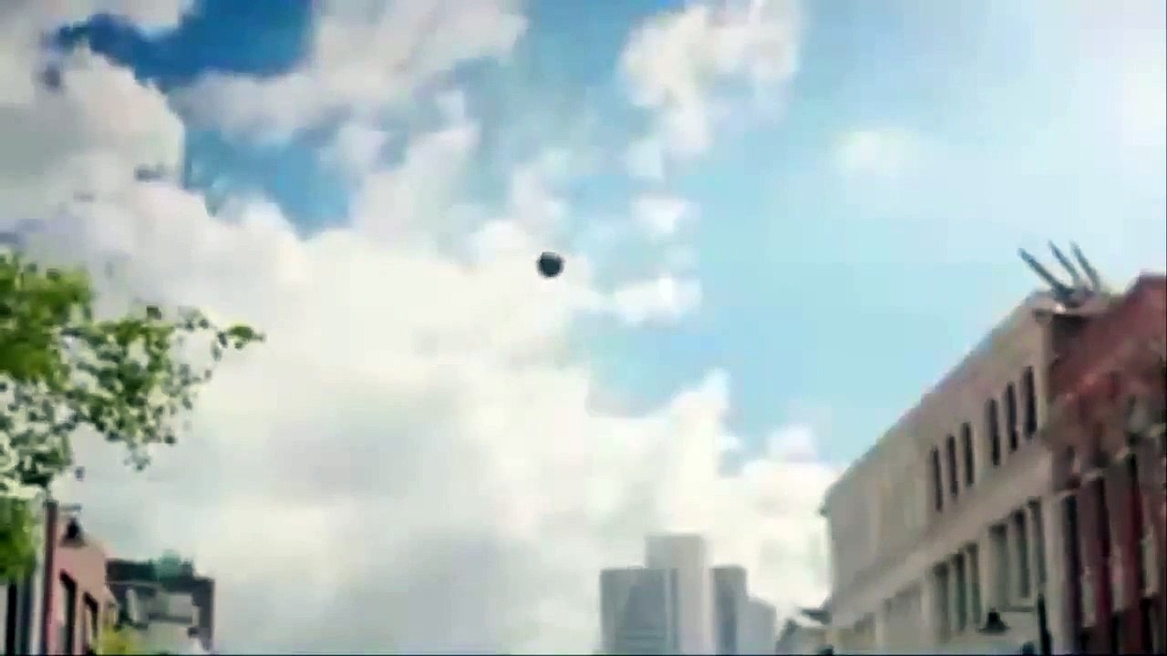 Funny ads AXE  Hot Putt Girl going to extreme heights to get her guy