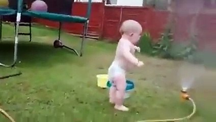 bebegin su fiskesi ile tanışması süper