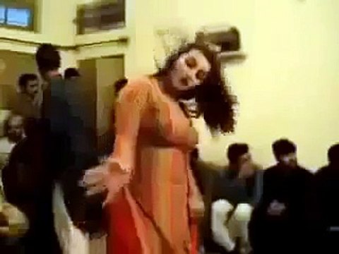 HOT Mujra in VIP Style Pakistan 20134 2