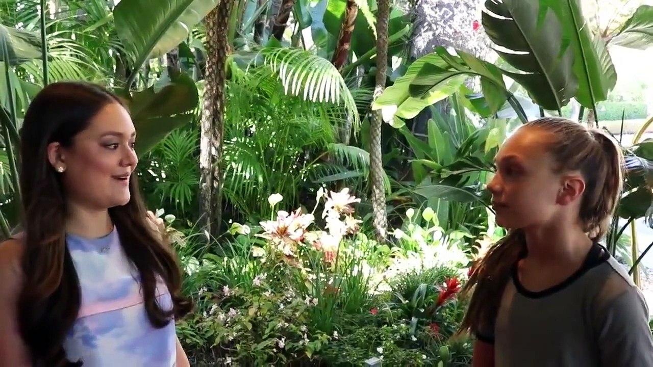 Maddie Ziegler: Trying Out Teen Choice Outfit 2015