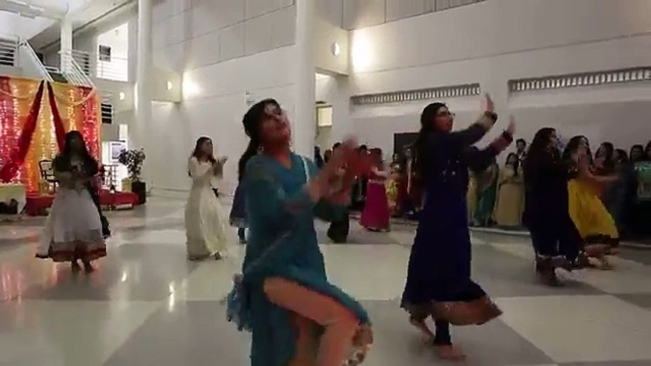 AUNTY DANCE SHADI