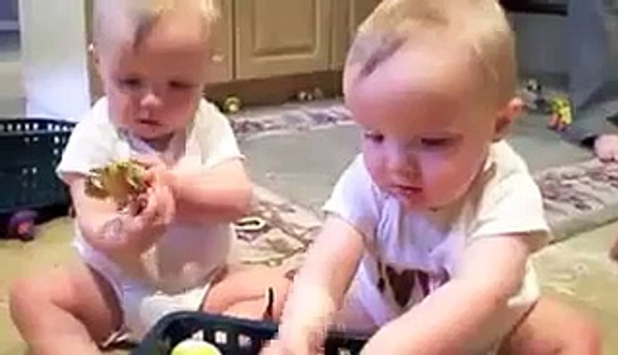 baby funny clip must watch_ Tune.pk