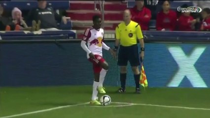 Les Red Bulls inventent une combinaison sur corner, et c'est Zubar qui marque