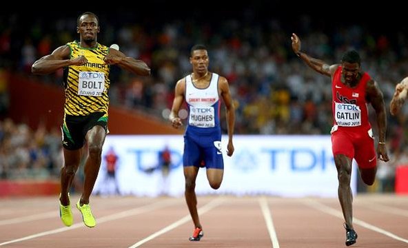 Usain Bolt champion du monde du 200m devant Justin Gatlin en 19.55