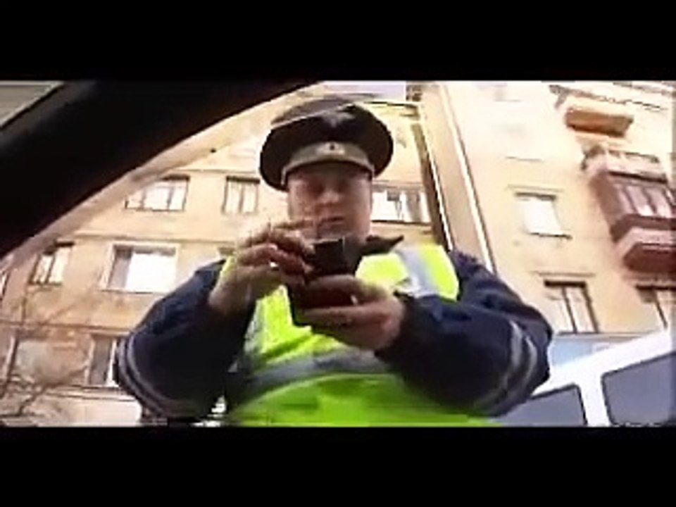 Tin! Youngster sans permis, flics impuissants comme ventouses!