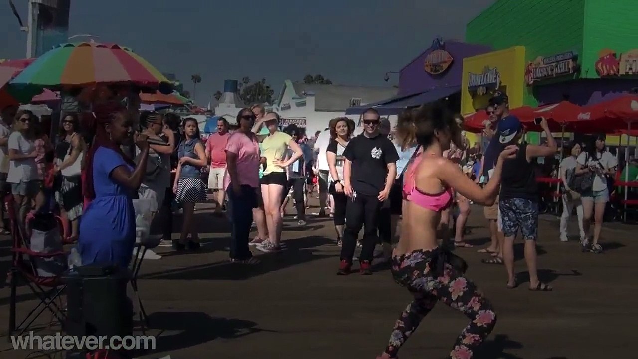 Hilarious Twerking In Public Prank Leaves People Speechless And Drooling | Komik Video Krallığı