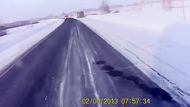 Дебил выехал на ВСТРЕЧКУ и попал под ФУРУ !!!2015