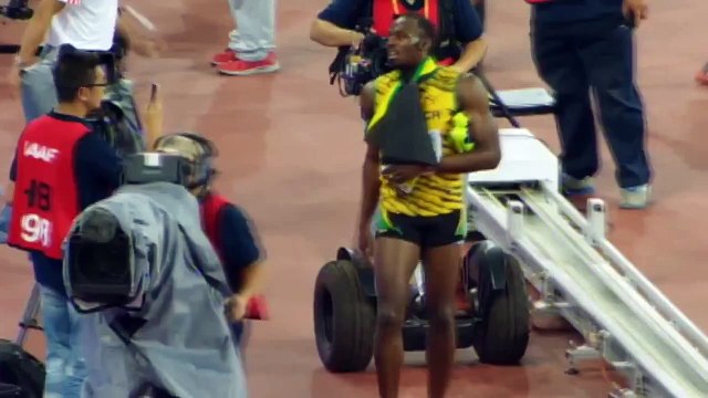 MUST SEE: Funny FAIL Chinese Cameraman falls on Usain Bolt after Men's 200m Final IAAF 2015