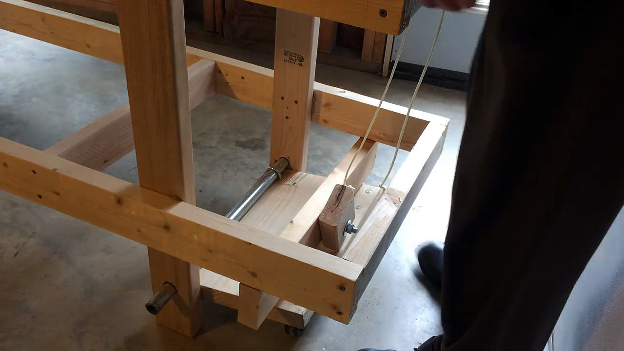 Mobile tool base or workbench on wheels