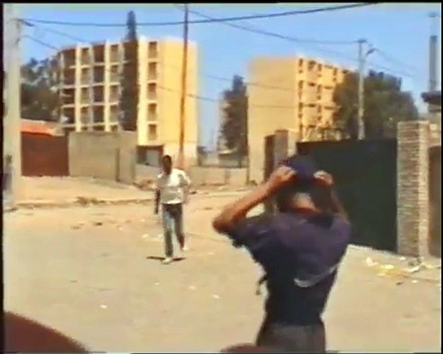 El Esnam Kabylie Présente le printemp noir de kabylie 2001.Bouira sous les flames(El Esnam-tuviret)