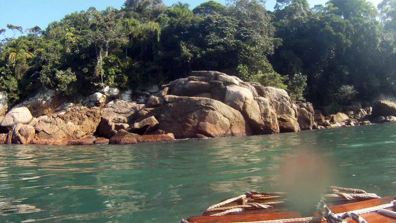 Passeio ao Ubatuba na praia da Enseada, Litoral Norte de São Paulo, Brasil, SUP, em pets reciclados