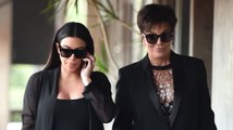 Kim Kardashian y Kris Jenner tienen competencia de escotes mientras salen a almorzar