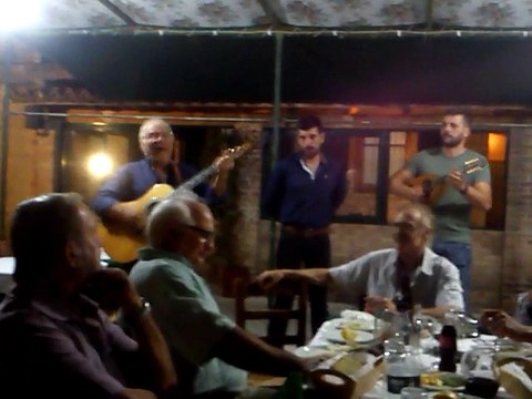 για ειδές τε τον αμάραντο απ' τον Νίκο Ντάση κ τους Λεβέντες του