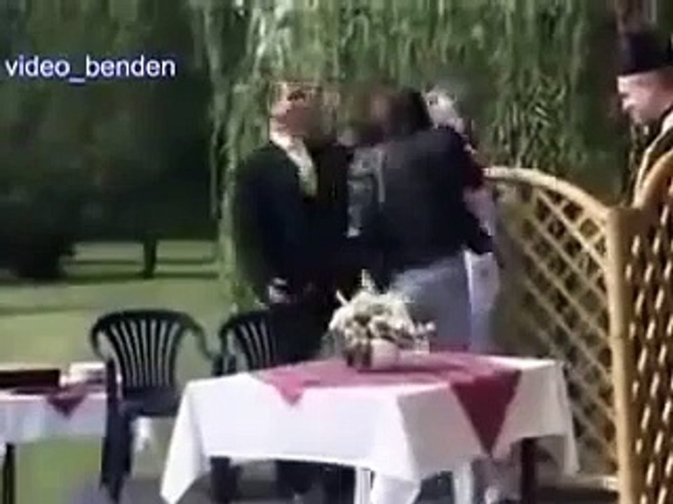 Düğünde kız kavgası Amatör Videolar