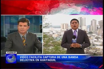 Video capta asalto a una mujer mientras habla por celular