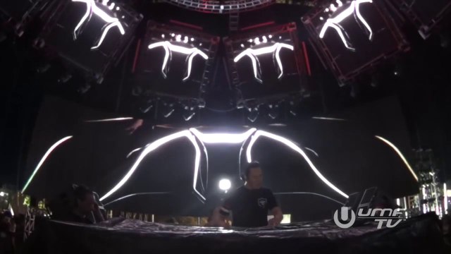 Tiësto @ Ultra Music Festival 2015 playing MOTi - 'Valencia' (Available September 1)