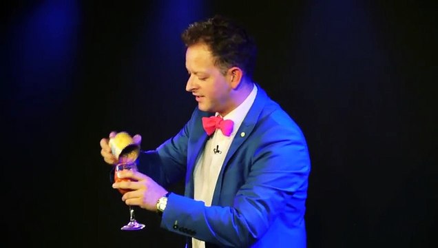 Magician Neil Henry proposes to his girlfriend with alphabetty spaghetti trick - YouTube