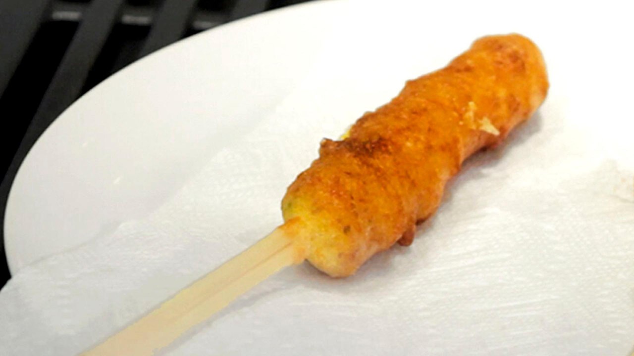 How to Make Homemade Corn Dogs
