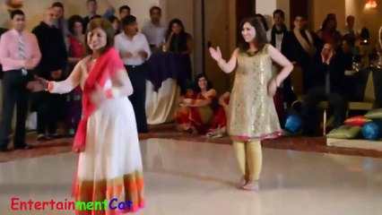 BEAUTIFUL Female Wedding Dance On Chan Ke Mohalla