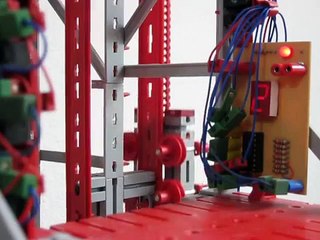 fischertechnik: Aufzug gesteuert von SPS-Steuerung Siemens Logo!