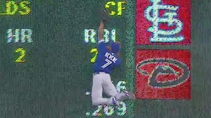 Blue Jays' Ben Revere Makes Incredible, Spiderman-Like Catch