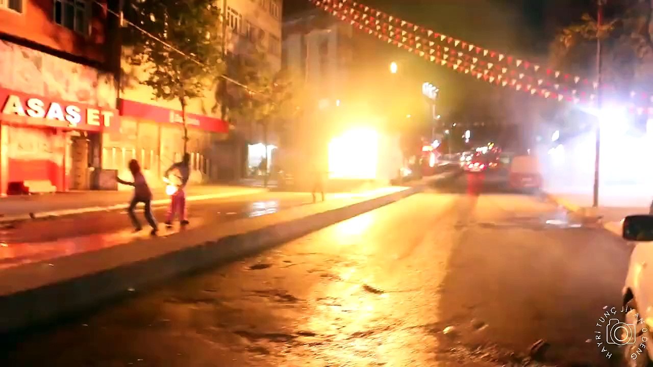 Gazi Mahallesi YDGH ve KHT Gever, Cizre katliamı protestosunda Toma'ya saldırı anları