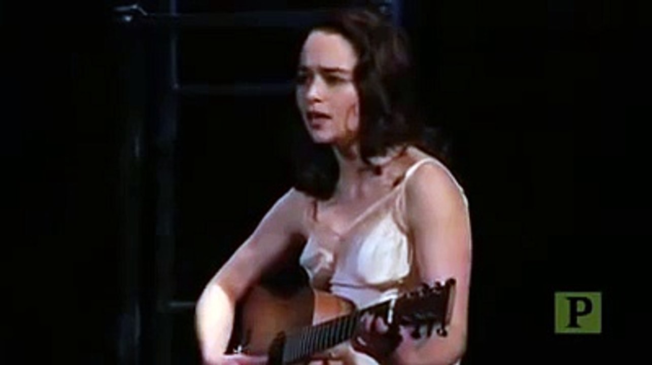 Emilia Clarke - I Am A Traveling Creature (Breakfast at Tiffany's)