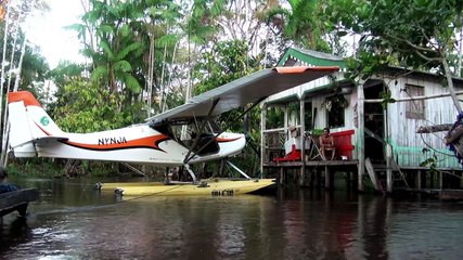 Earth Colors, tour du monde en ULM, résumé