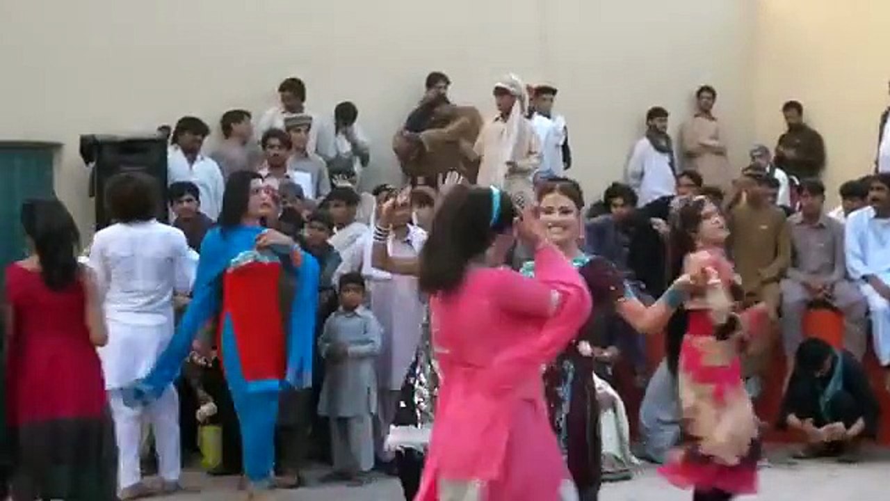 Best Dance of SAHAR GULi bannu 2013